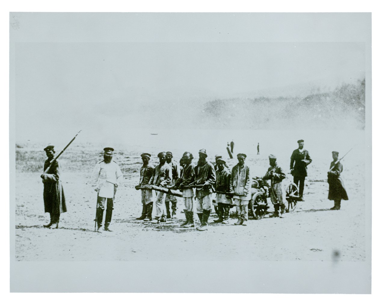 Gefangene in Sibirien, 1897 von Russian Photographer