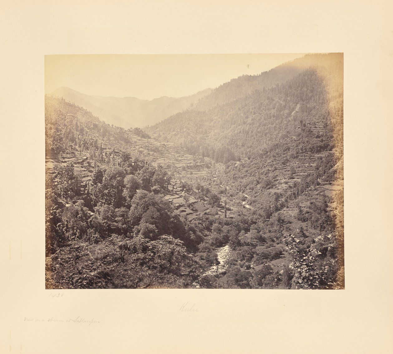 Kulu-Tal unterhalb von Rusala von Samuel Bourne