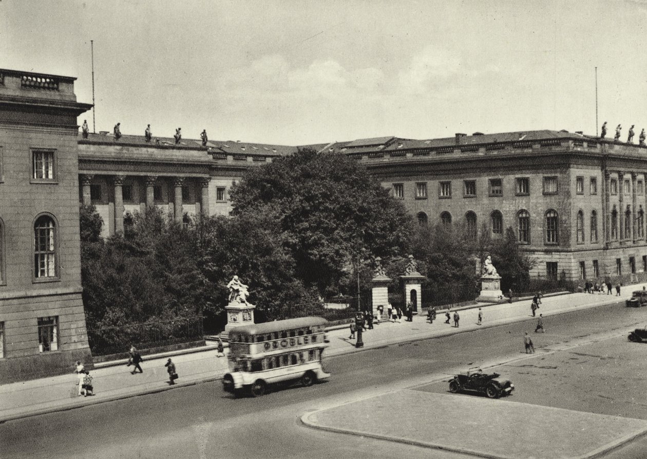 Berlin: Universität (s/w Foto) von Sasha Stone