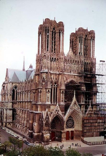 Außenfassade von School French