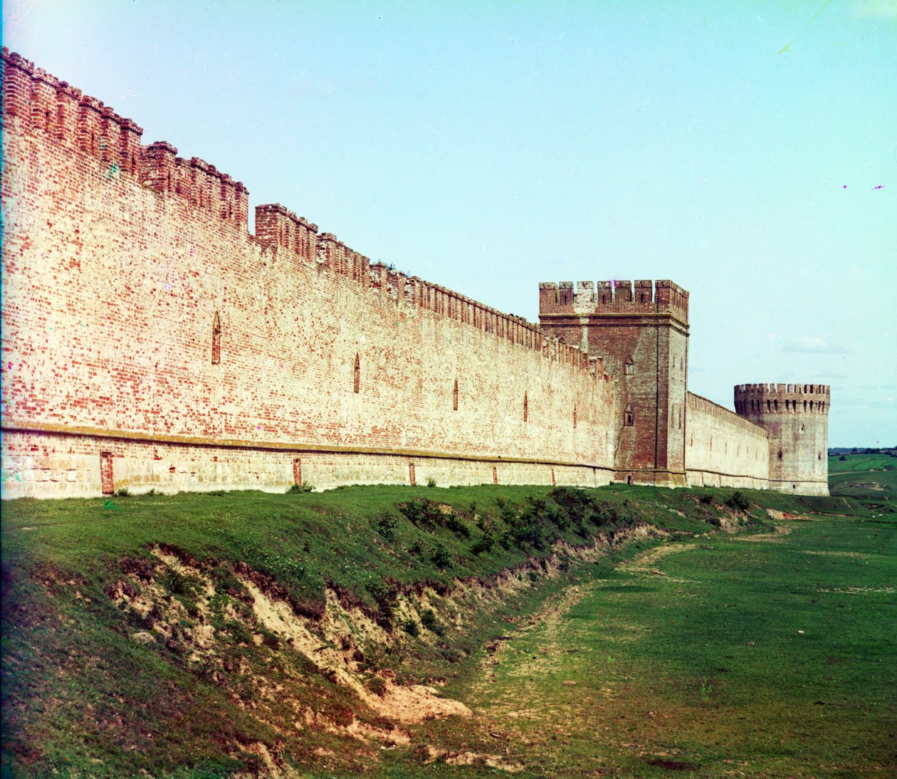 Festungsmauer mit Veselukha-Turm. Smolensk, Russland, veröffentlicht 1912 von Sergei Mikhailovich Prokudin Gorskii