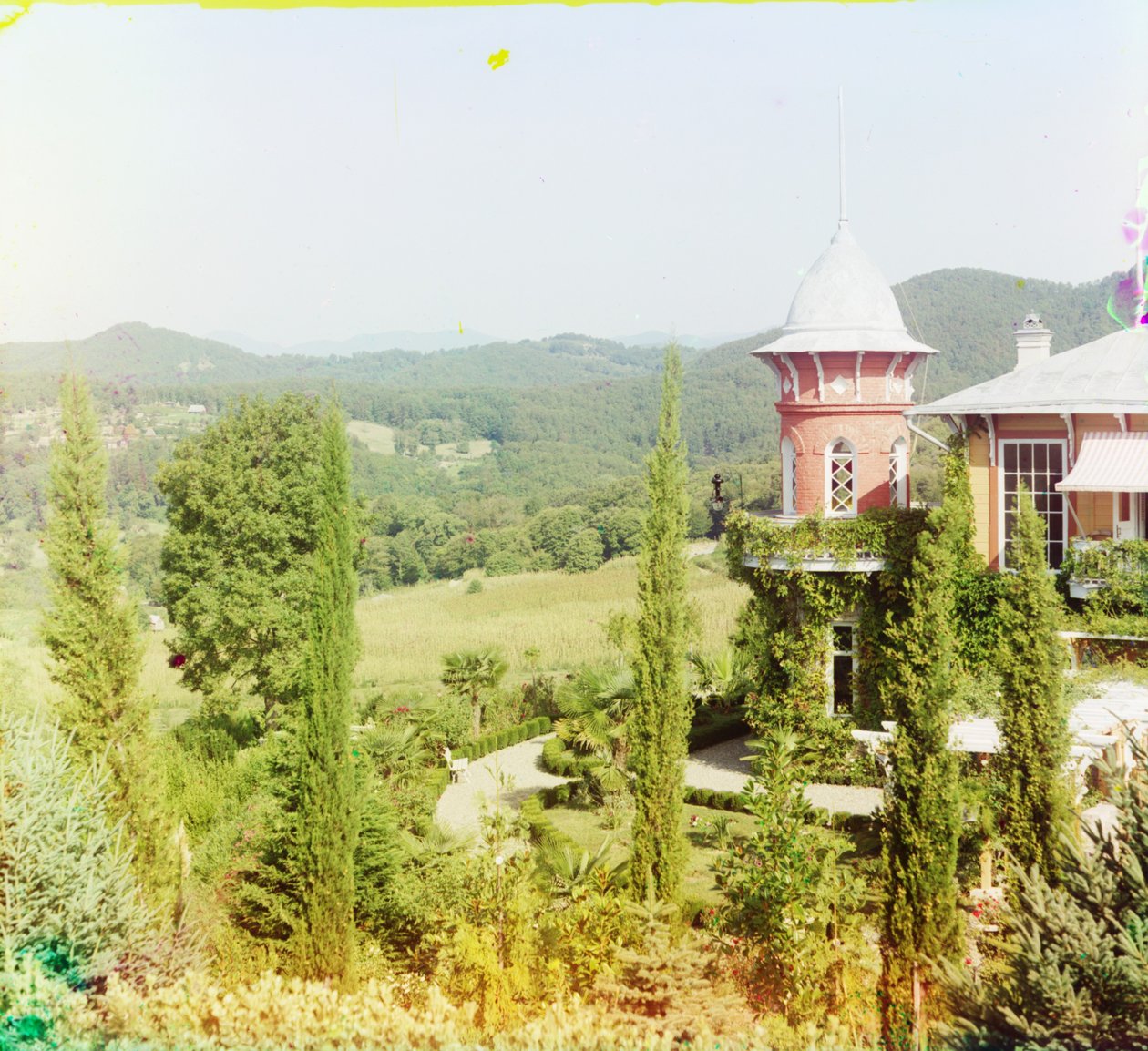 Datscha im Kaukasus, 1905-1915 von Sergey Prokudin Gorsky