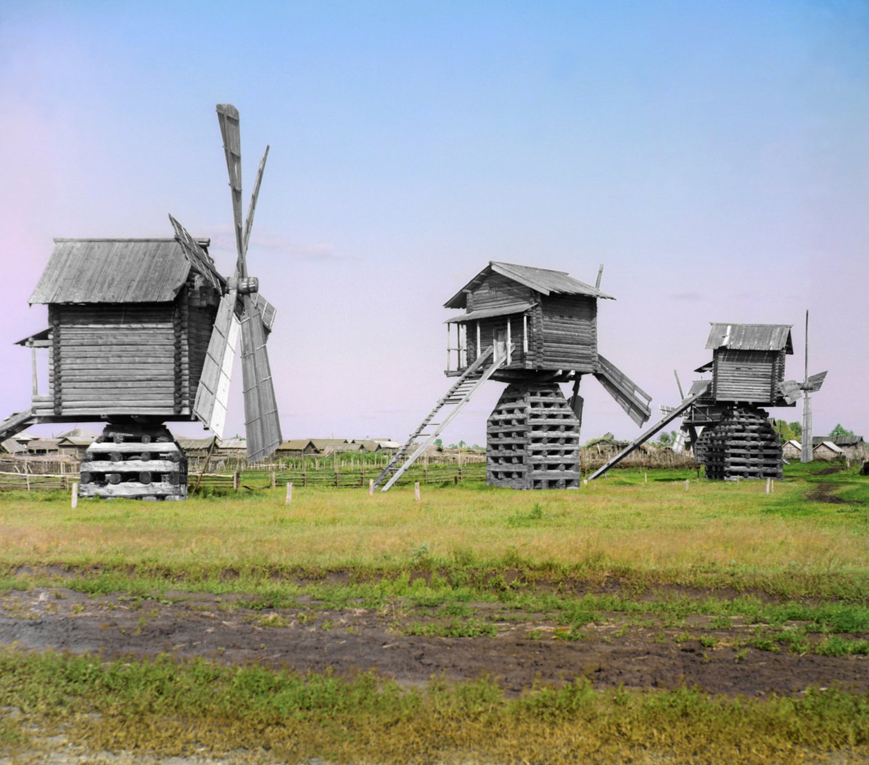 Windmühlen im Bezirk Ialutorovsk der Provinz Tobolsk, Russisches Reich, 1912 von Sergey Prokudin Gorsky