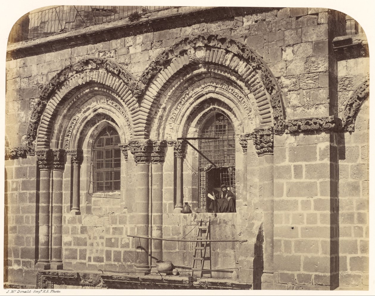 Fenster in der Südwand der Kirche des Heiligen Grabes von Sgt. James M. McDonald