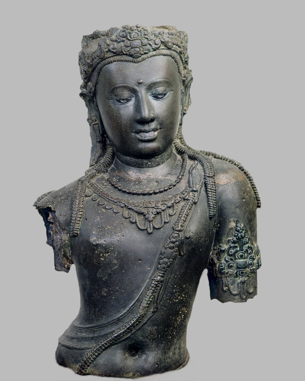 Lebensgroßes Bild von Bodhisattva Padmapani, aus Chaiya, Thailand, 775 n. Chr. von Srivijaya