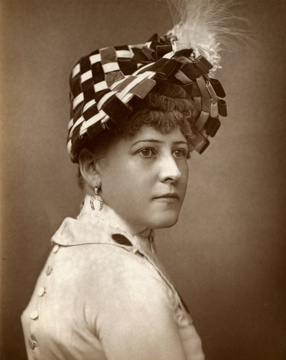 Kate Munroe, Schauspielerin, 1883 von St James