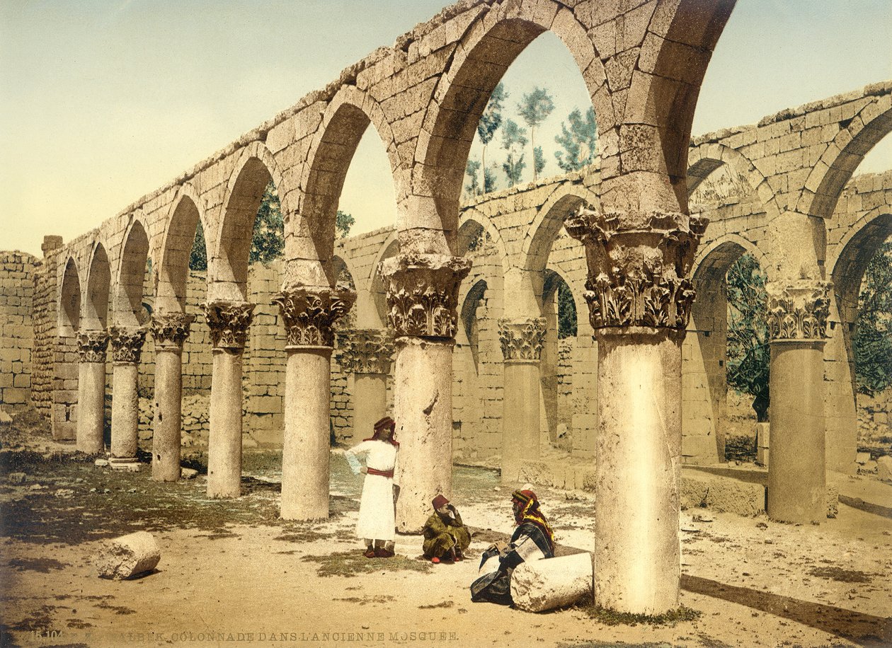 Alte Moschee, Baalbek, ca. 1880-1900 von Swiss Photographer