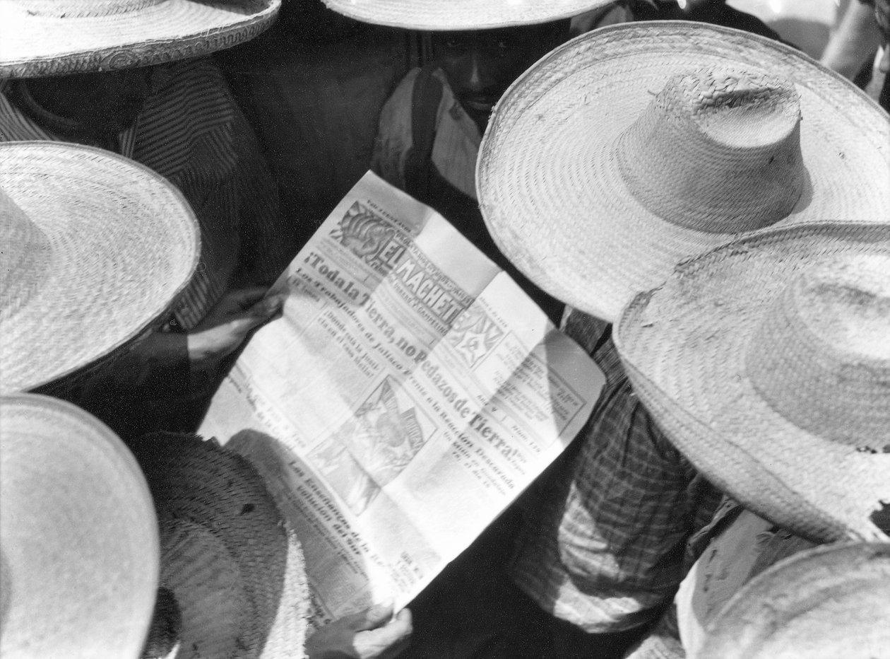 Campesinos lesen El Machete, Mexiko-Stadt, 1929 von Tina Modotti