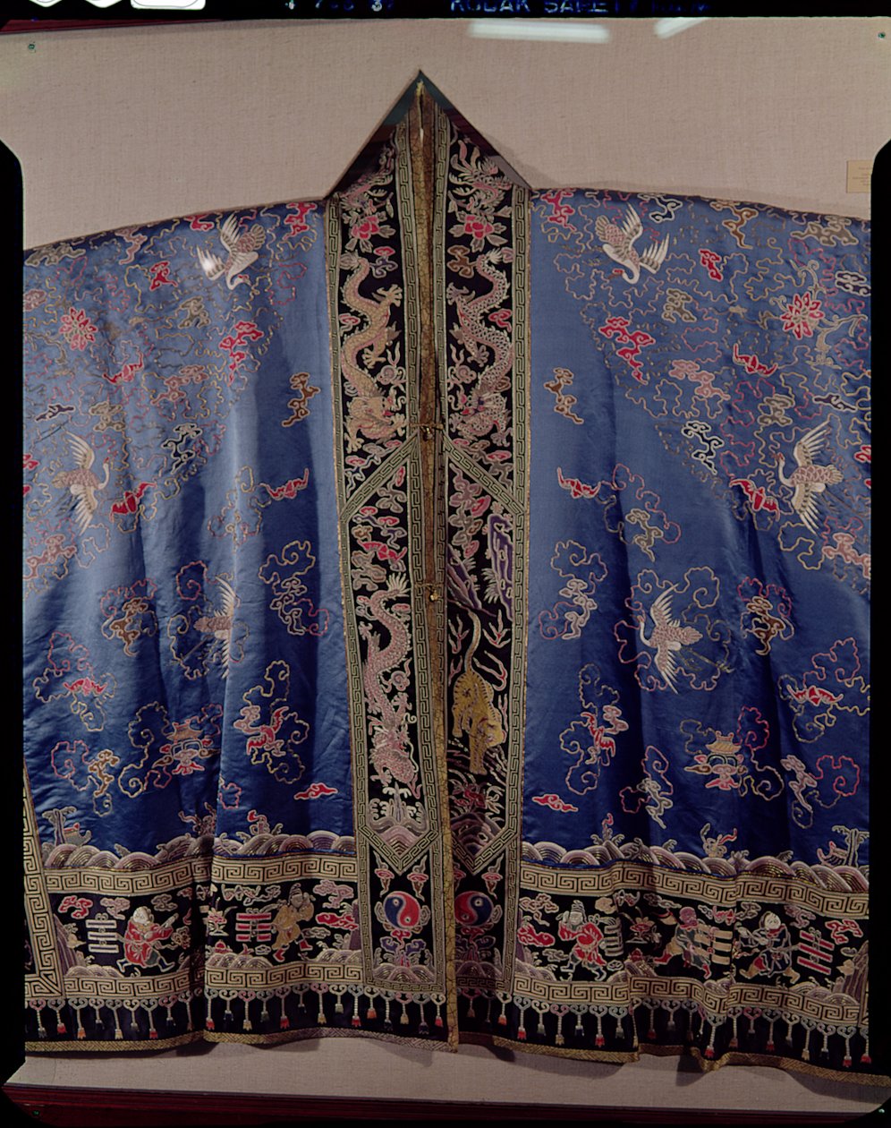 Taoistische Robe aus einem kaiserlichen Tempel, mit Emblemen der Sonne und des Mondes, chinesisch, Ch
