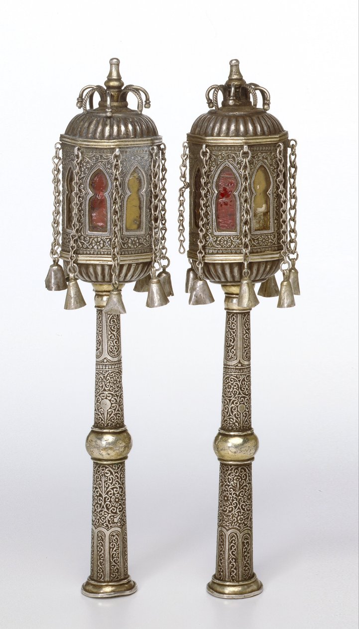 Torah-Finials mit hufeisenförmigen Fenstern von Unbekannt Unbekannt