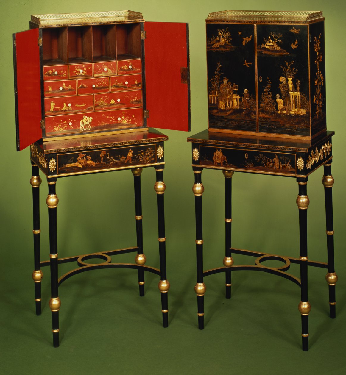 Zwei Chinoiserie-Schränke, ca. 1770 von Unbekannt Unbekannt