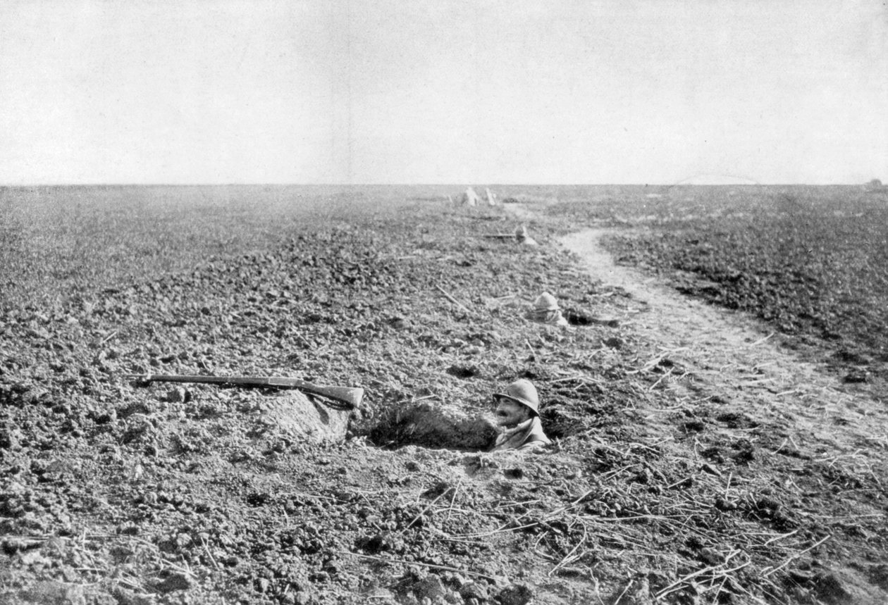 Eine Reihe französischer Infanterie-Schützenlöcher, 1918 von Unbekannt