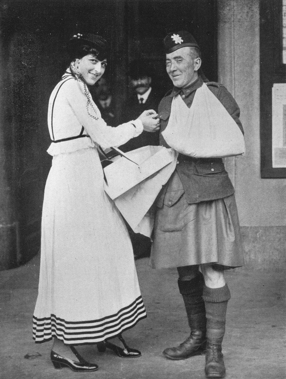 Ein Vorfall am Kriegshilfsflaggen-Tag, 1915 von Unbekannt