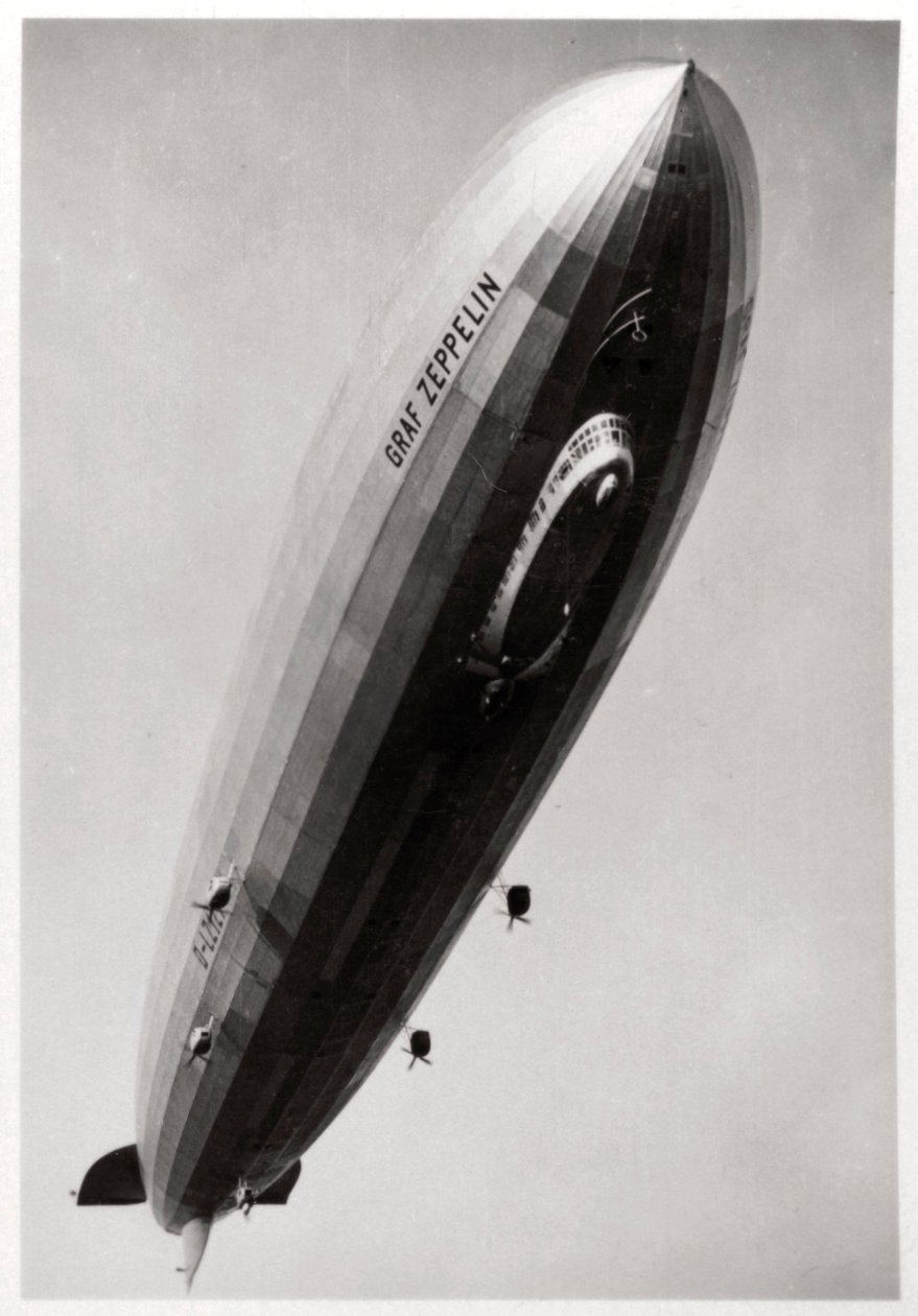 Luftschiff LZ127 Graf Zeppelin, von unten gesehen, 1933 von Unbekannt