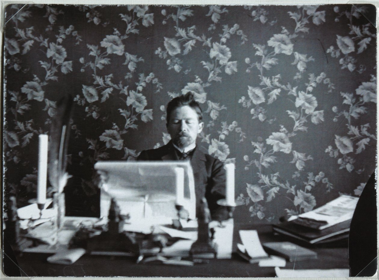 Anton Tschechow in seinem Arbeitszimmer in Jalta, 1895-1900 von Unbekannt