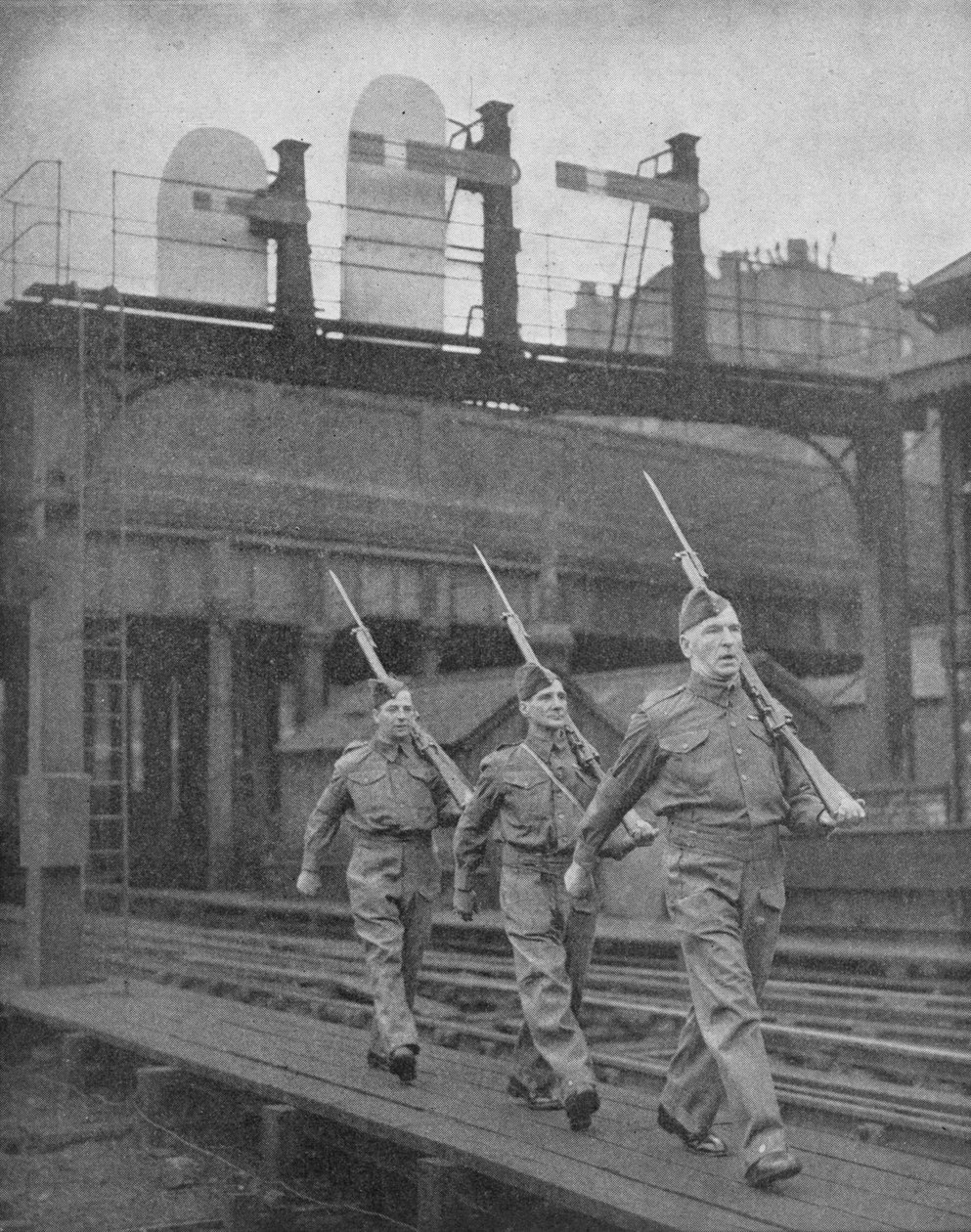 Großbritannien auf Wache, 1940 von Unbekannt