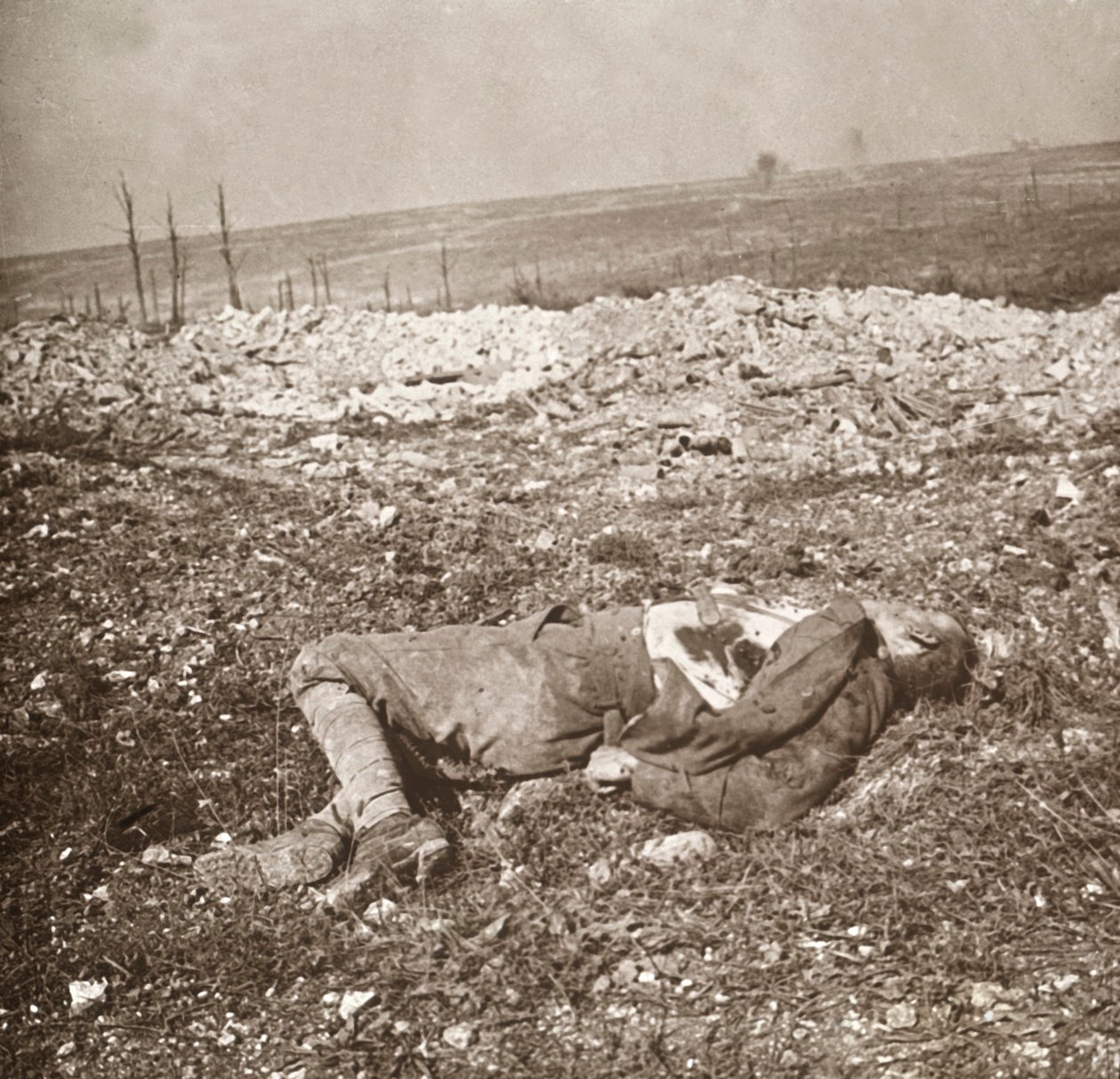 Toter deutscher Soldat, Verdun, Nordfrankreich von Unbekannt