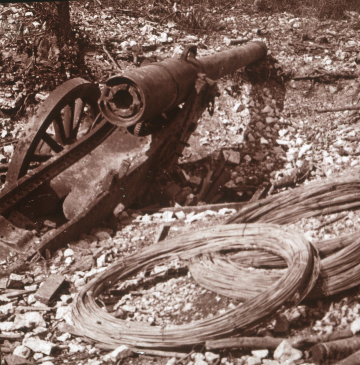 Zerstörte 155-Kanone, ca. 1917-ca. 1918 von Unbekannt