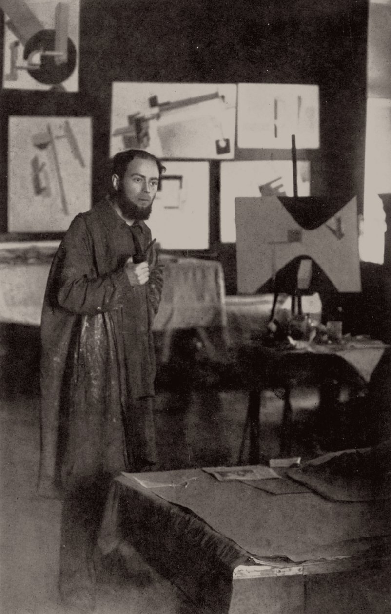 El Lissitzky in seinem Studio in Witebsk, 1919 von Unbekannt