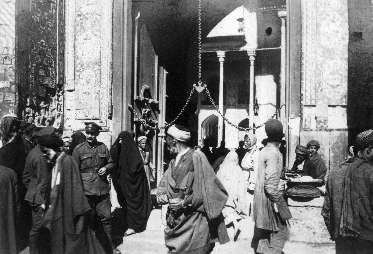 Eingang zur Kazimain-Moschee, Irak, 1917-1919 von Unbekannt