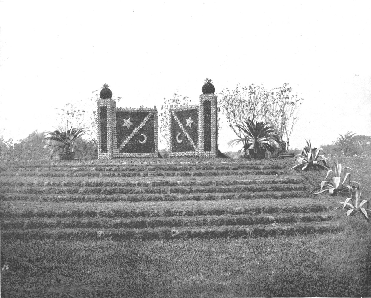 Gates Ajar, Washington Park, Chicago, Illinois, USA von Unbekannt