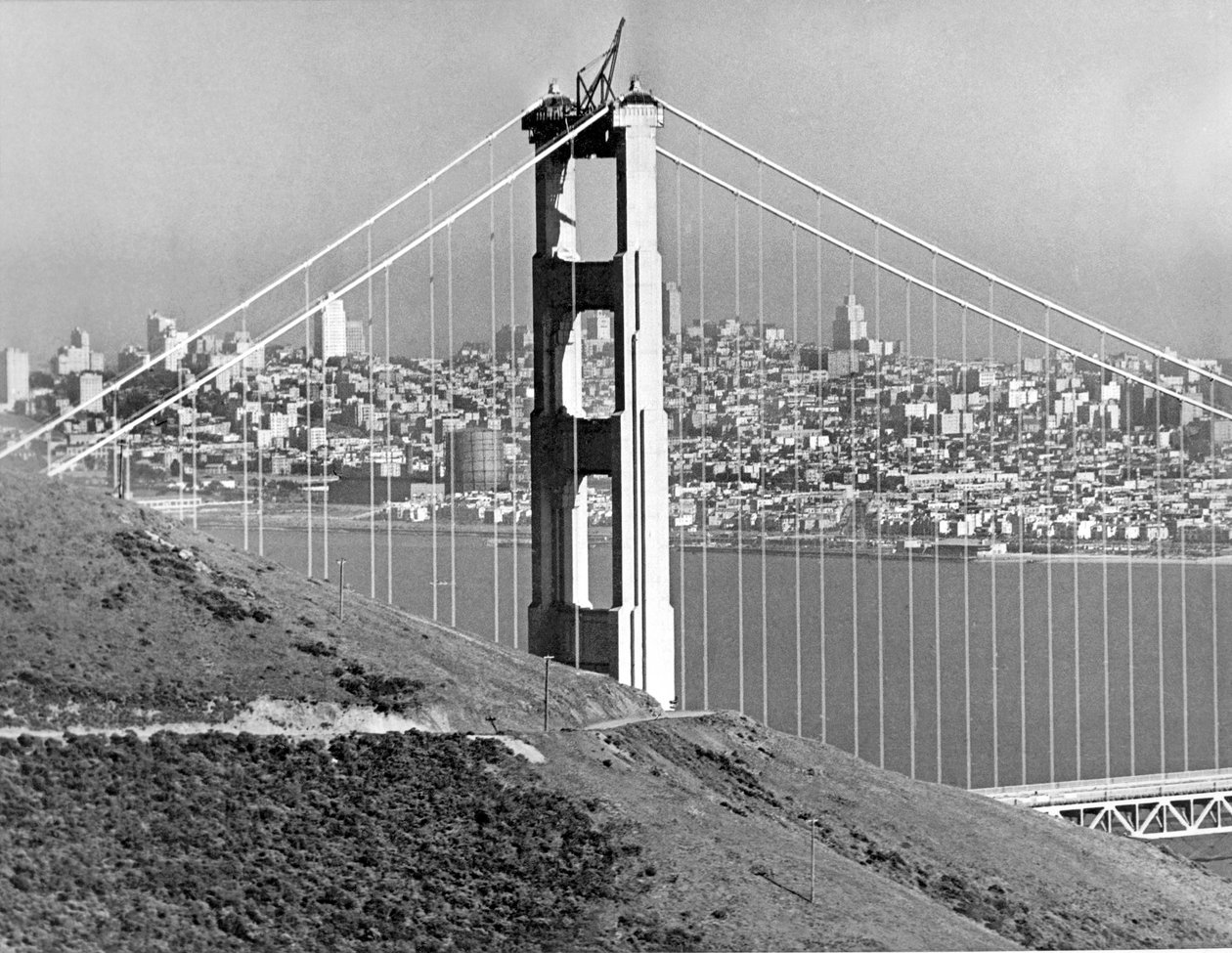 Golden Gate Bridge Turm (s/w Foto) von Unbekannt