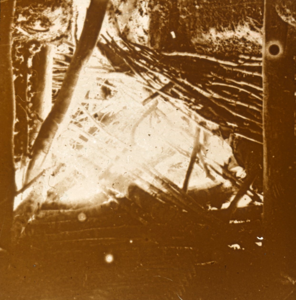 Treffer von einer 75-mm-Automatik-Flugabwehrkanone, ca. 1914-ca. 1918 von Unbekannt