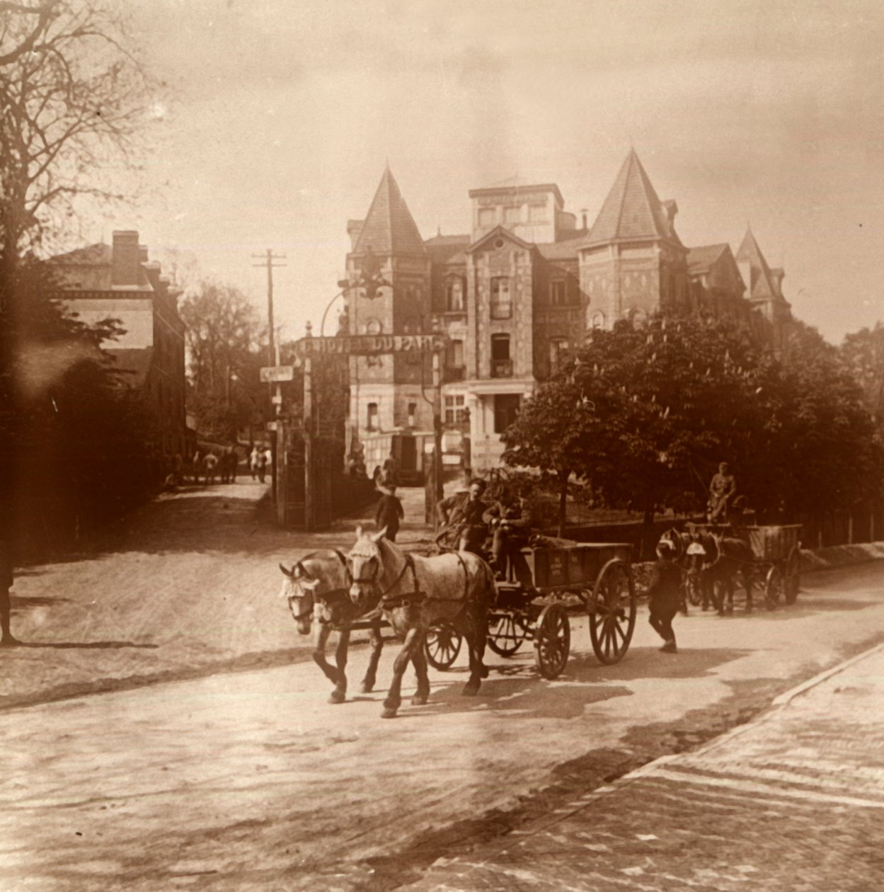 Pferdegezogener Krankenwagen, Belgien, um 1914-1918 von Unbekannt