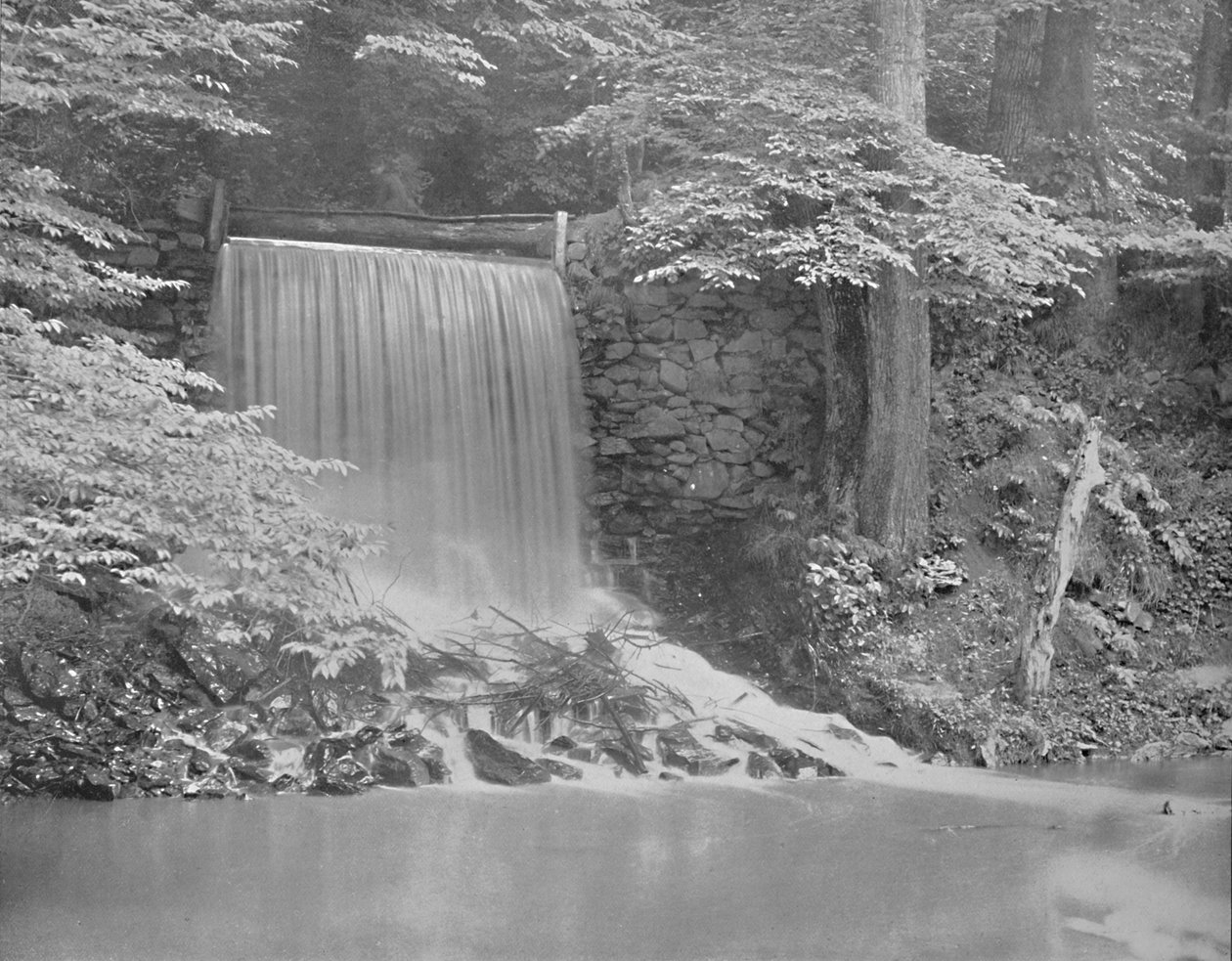 Unabhängigkeitsfälle, am Darby Creek, in der Nähe von Philadelphia, um 1897 von Unbekannt