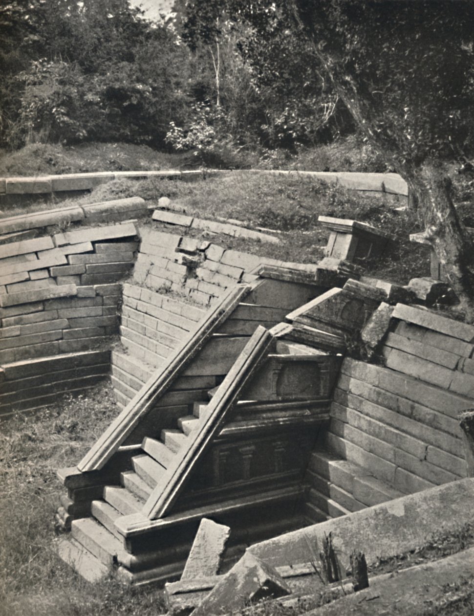 Kuttam Pokuma Die zwei Badeteiche Anuradhapura, 1926 von Unbekannt
