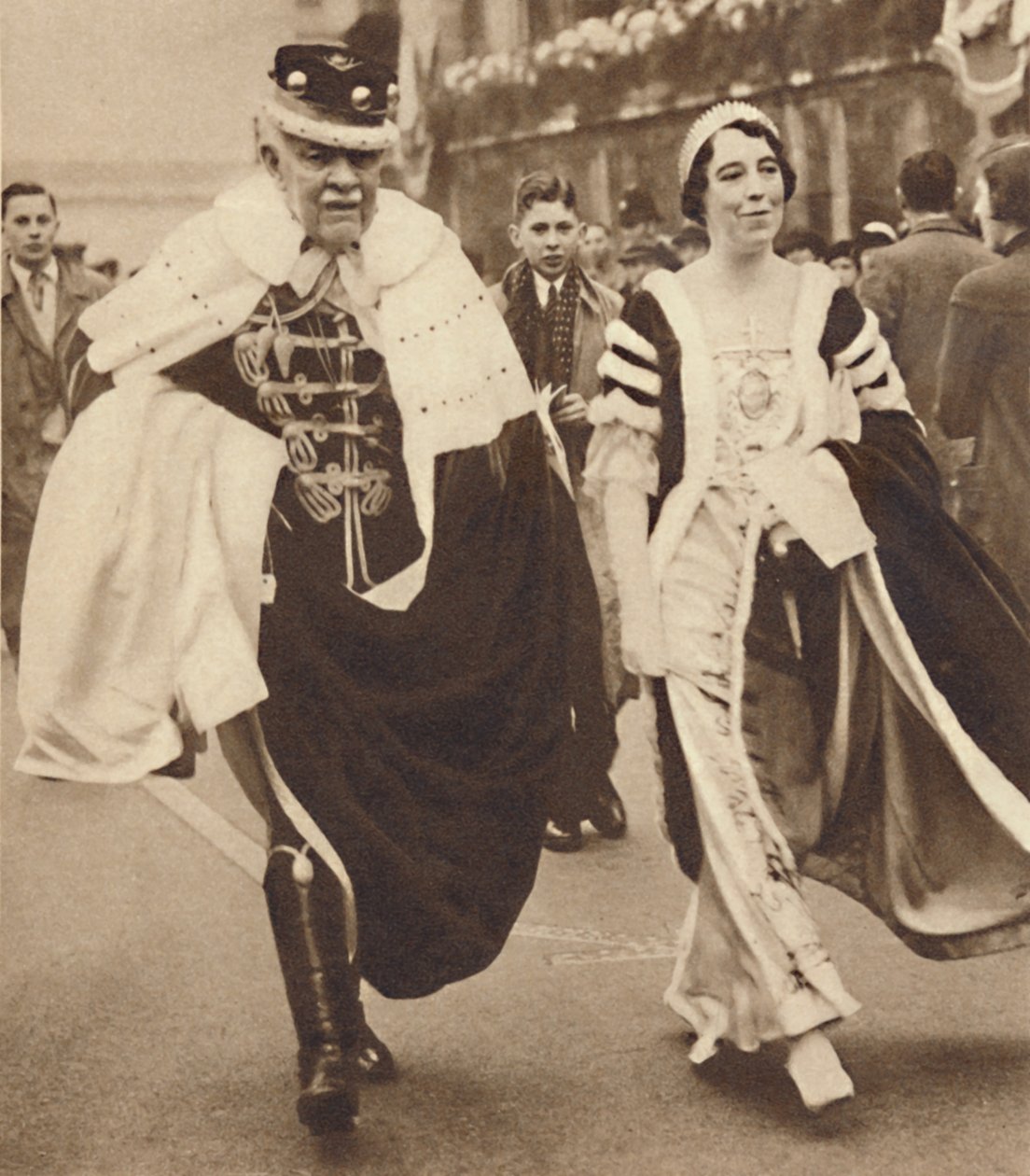 Lord und Lady Armstrong, 12. Mai 1937 von Unbekannt