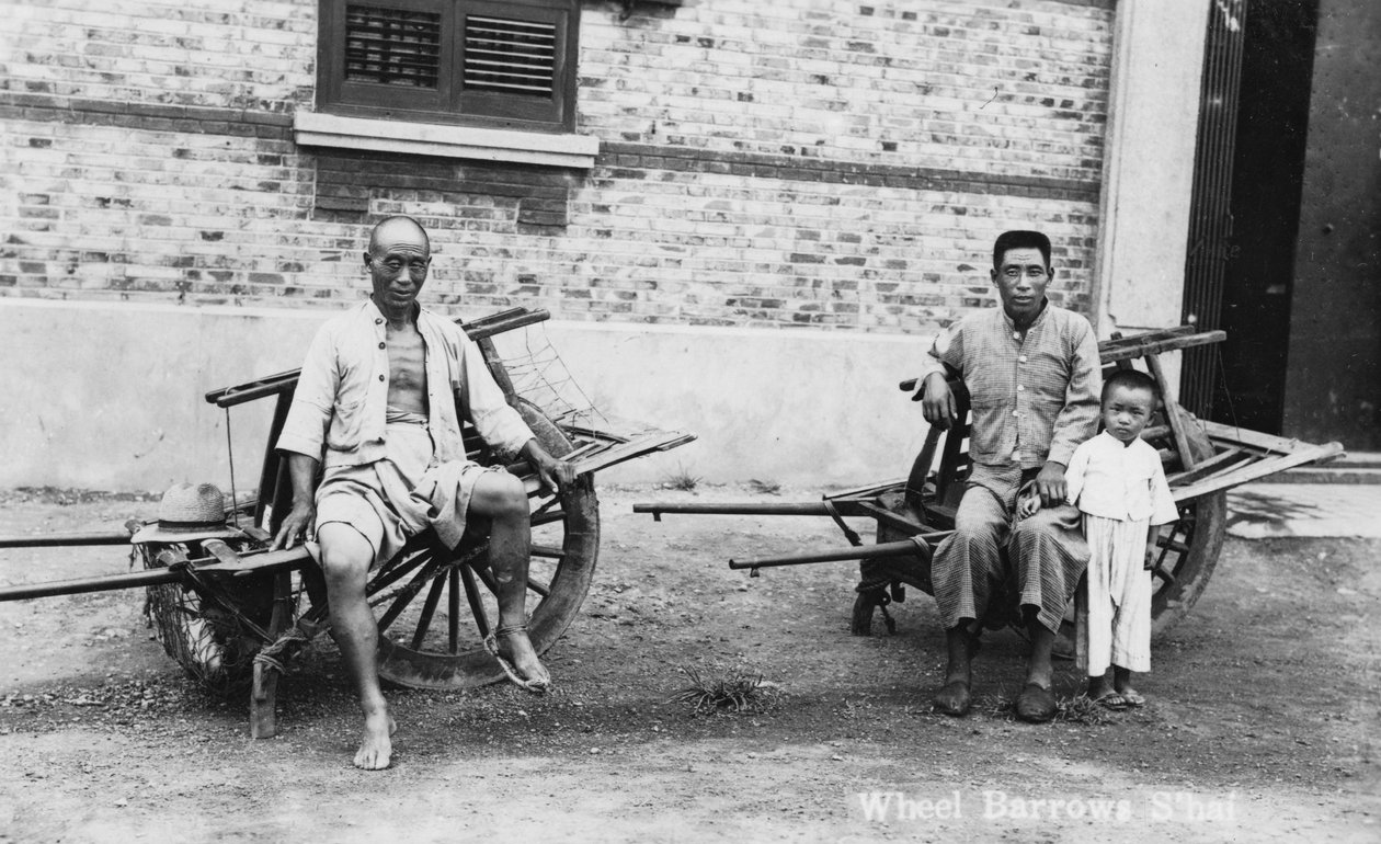 Männer mit Schubkarren, Vietnam, 20. Jahrhundert von Unbekannt