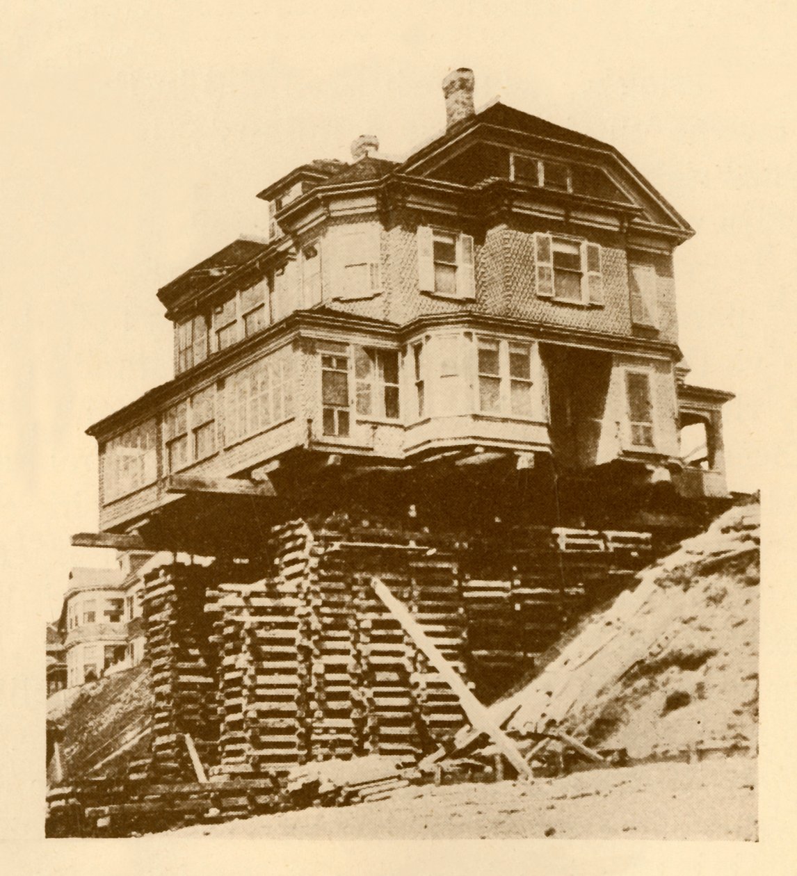 Ein Haus körperlich bewegen, ca. 1930 von Unbekannt