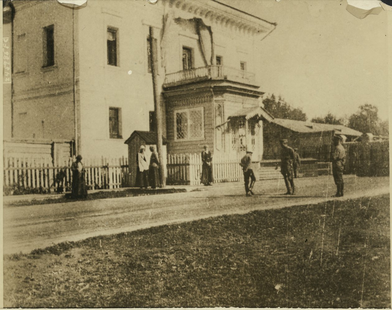 Nikolaus II. von Russland mit Familie in Tobolsk von Unbekannt