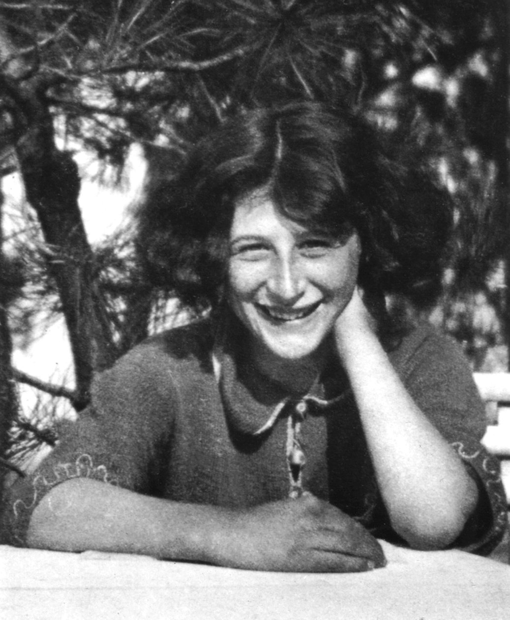 Porträt von Simone Weil (s/w Foto) von Unbekannt