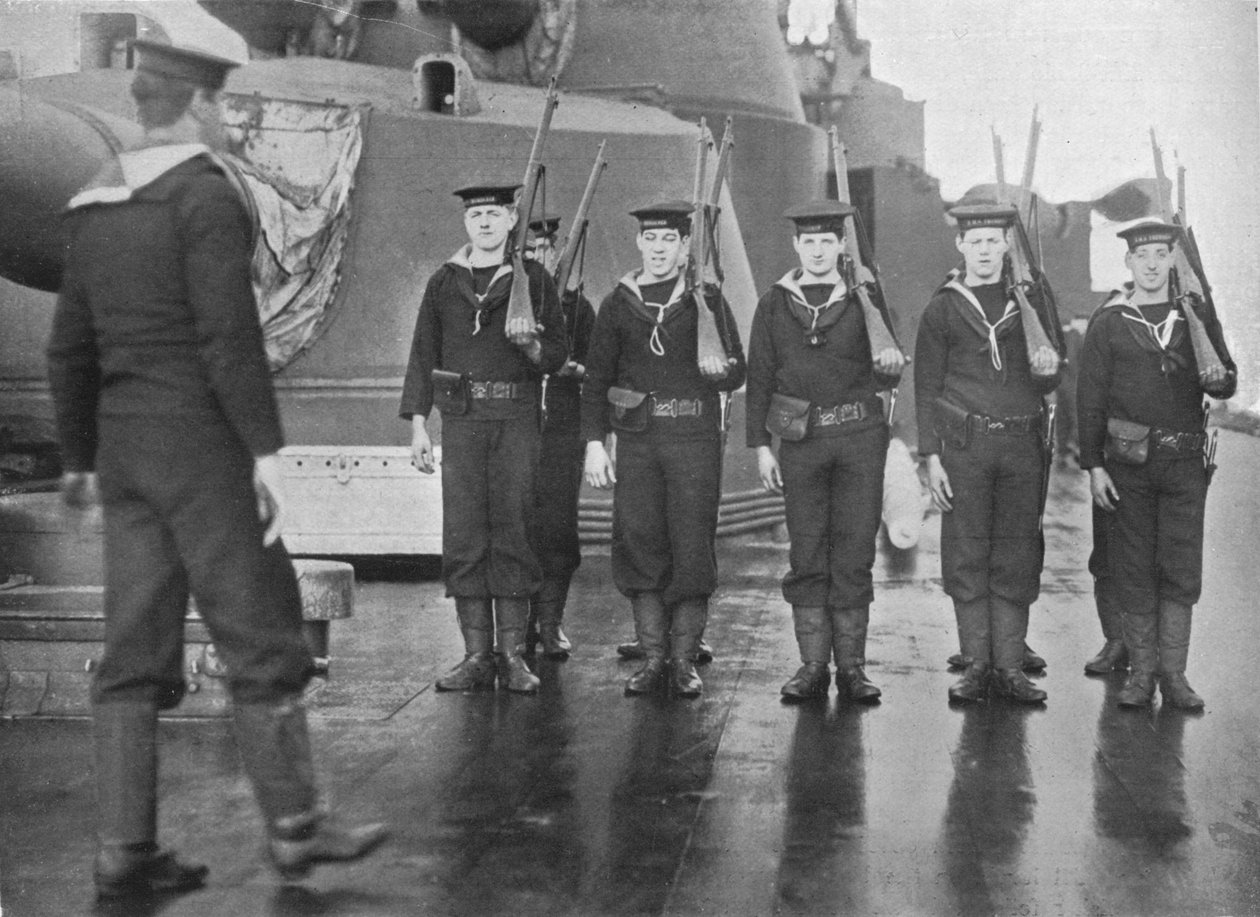 Gewehrübung an Bord eines britischen Schlachtschiffs von Unbekannt