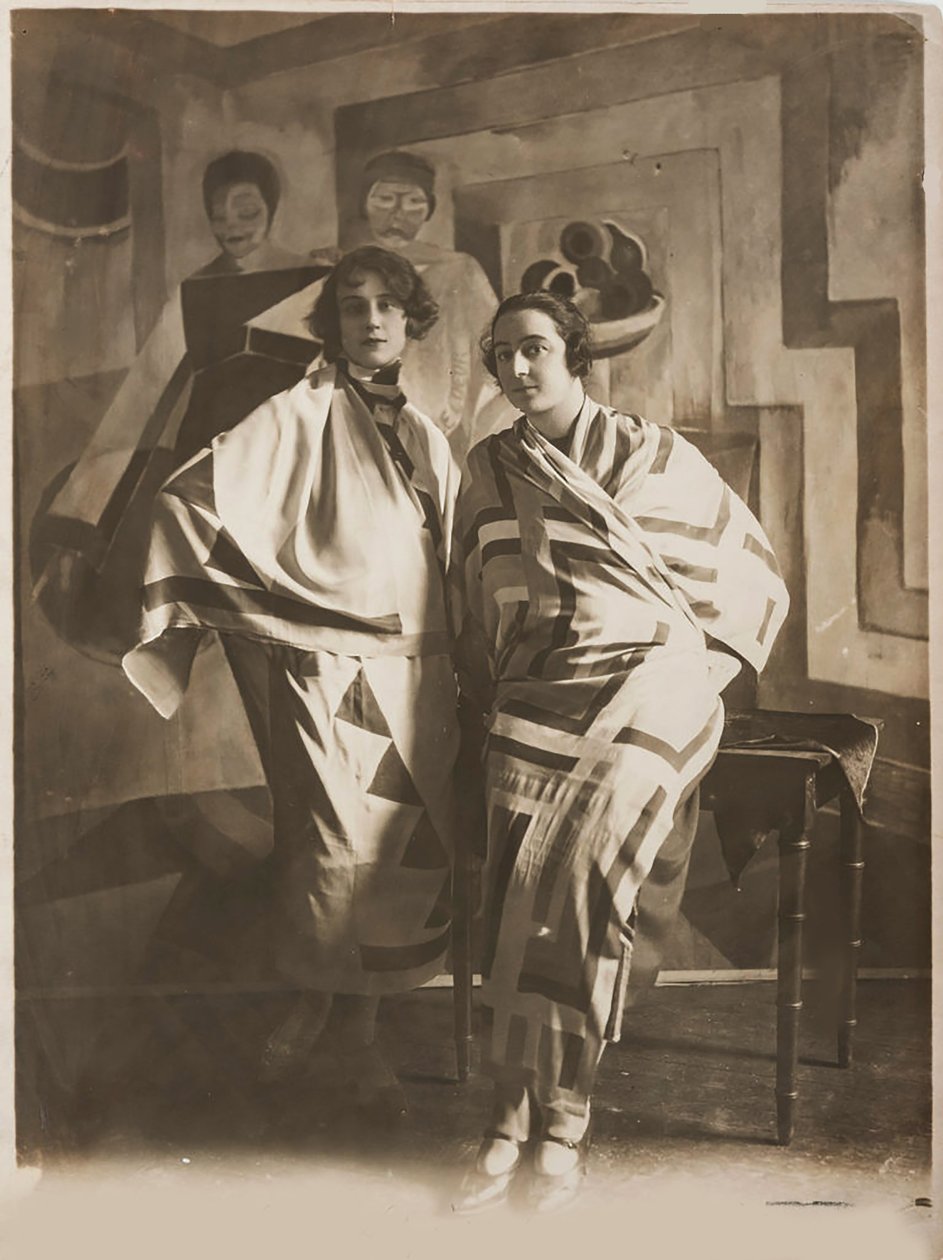 Sonia Delaunay in ihrem Atelier, ca. 1924 von Unbekannt