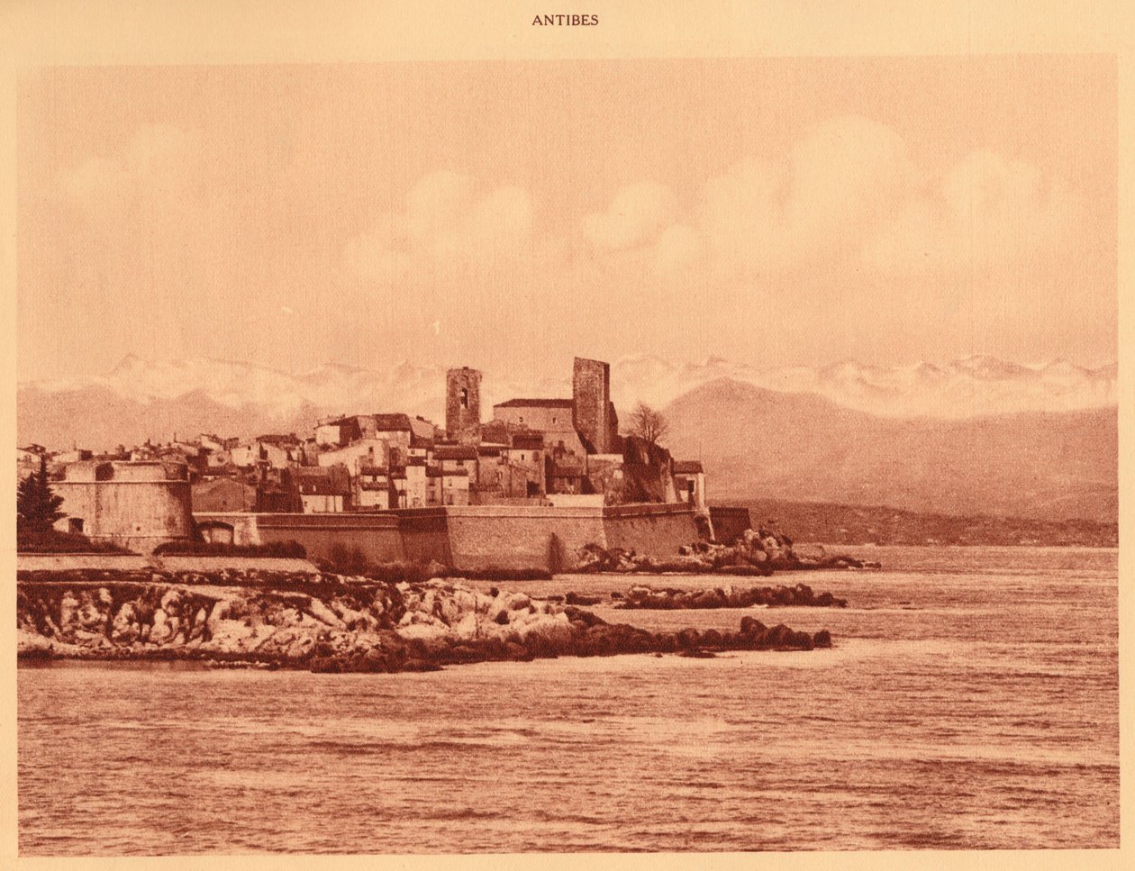 Der Alpenkamm und Antibes, 1930 von Unbekannt