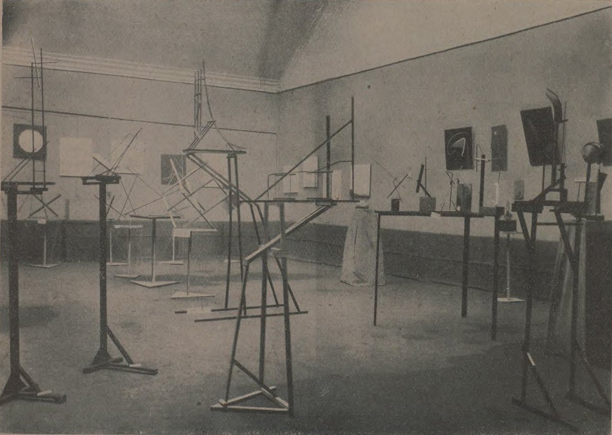 Die OBMOKhU-Ausstellung, 1921, 1921 von Unbekannt