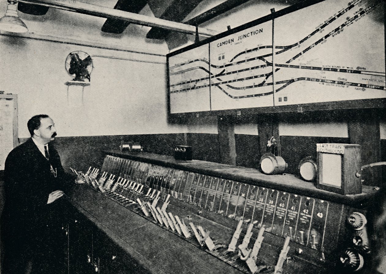 Das Stellwerk an einem U-Bahn-Kreuz, 1926 von Unbekannt