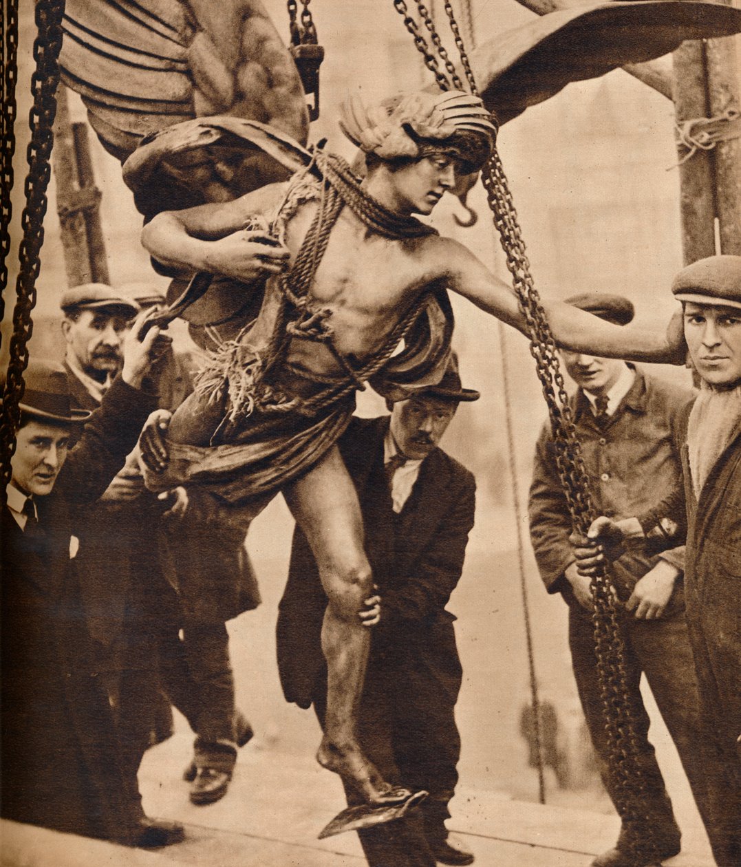 Die Entfernung von Eros, 1925, 1938 von Unbekannt