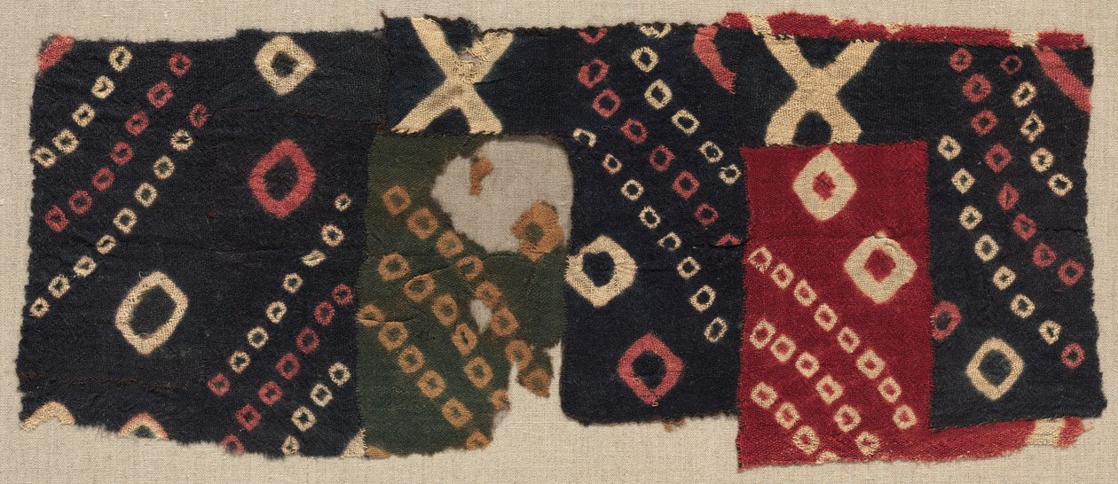 Fragment mit Batikmuster, ca. 700-1100 n. Chr. von Unbekannt