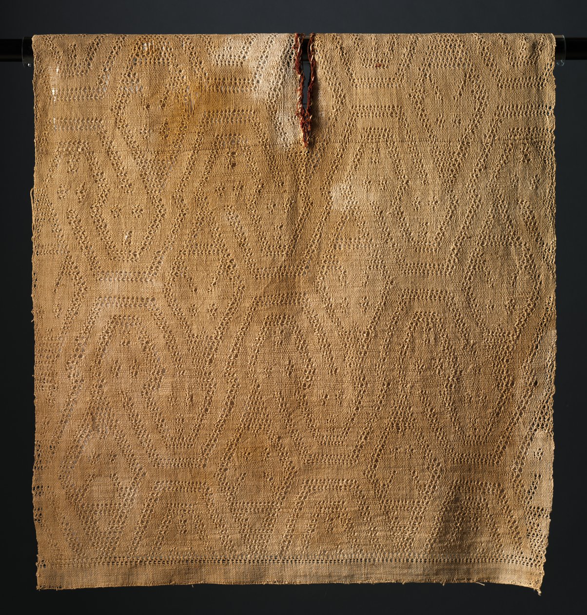 Tunika mit doppelköpfigen Schlangen, 400-200 v. Chr. von Unbekannt