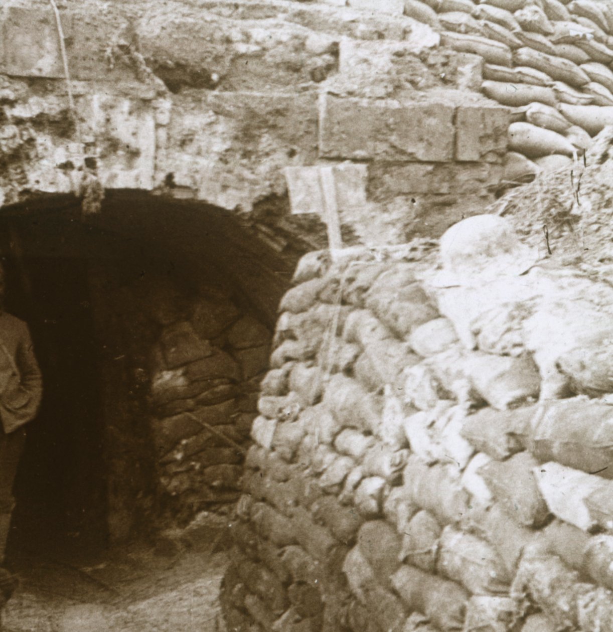 Tunnel, Mt Casque, Frankreich, um 1914-1918 von Unbekannt