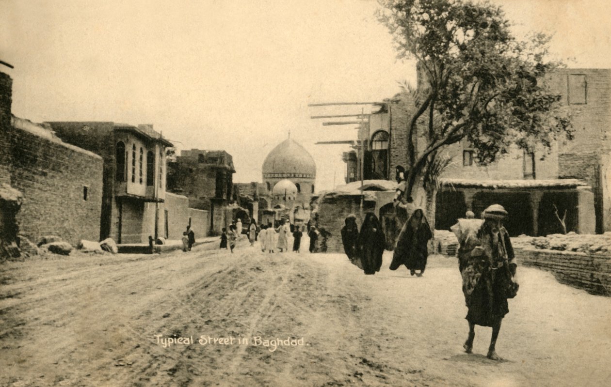 Typische Straße in Bagdad, ca. 1918-1939 von Unbekannt