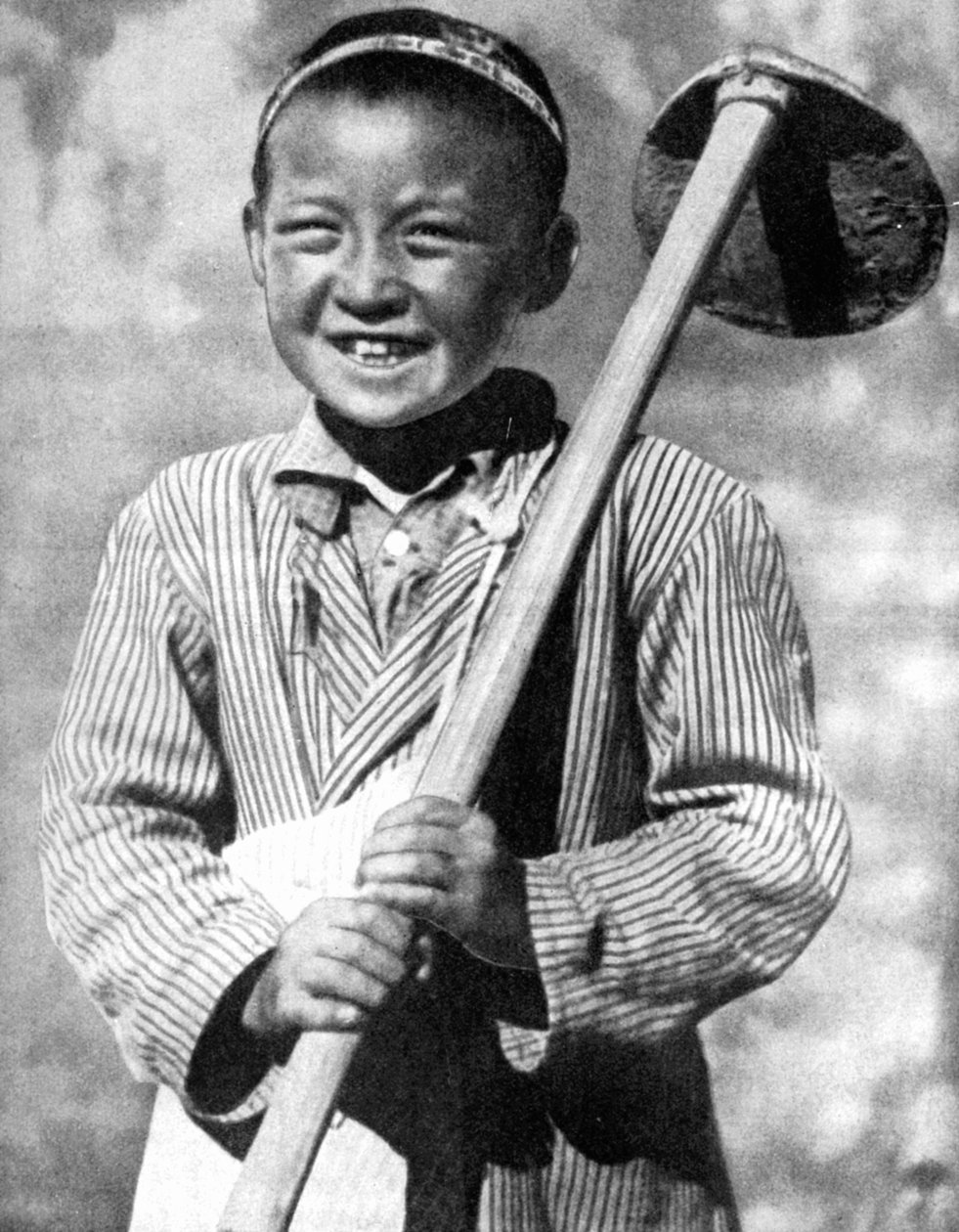 Usbekischer Schuljunge bei der Feldarbeit, 1936 von Unbekannt