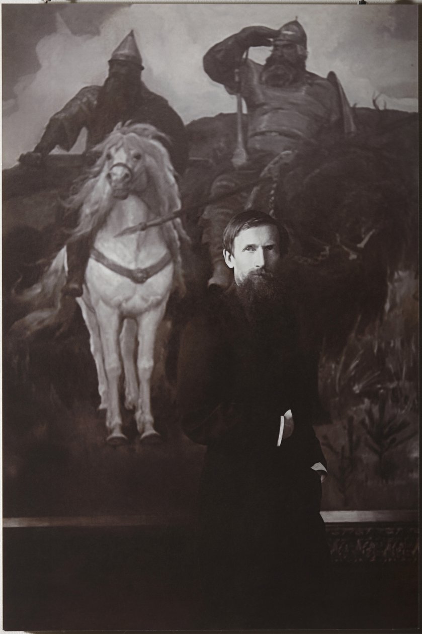 Viktor Vasnetsov vor seinem Gemälde Bogatyrs von Unbekannt