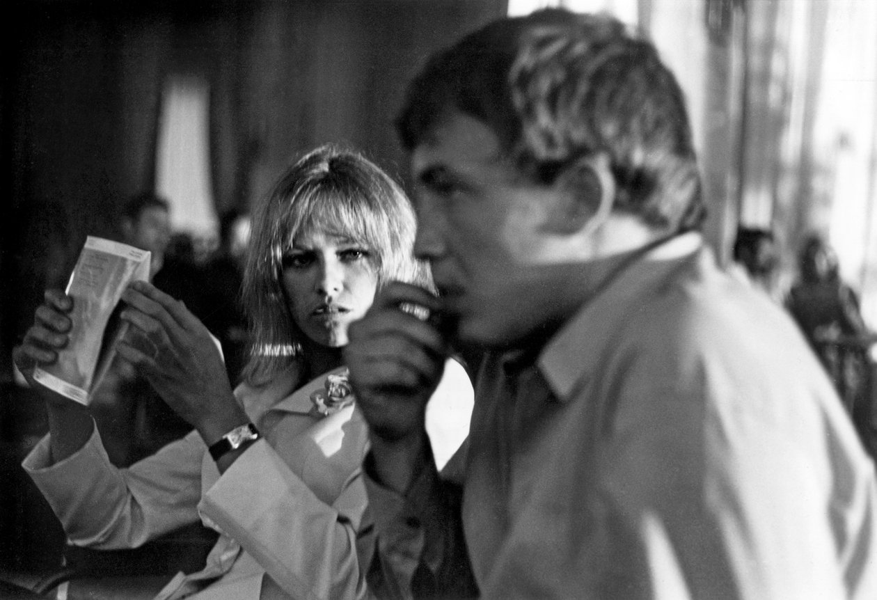 Nathalie Delon und Stefan Markovic in Saint-Tropez, 1967 von Unbekannt Unbekannt