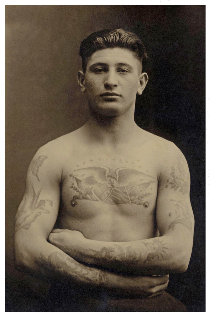 Porträt eines tätowierten amerikanischen Soldaten, ca. 1915 von Unbekannt Unbekannt