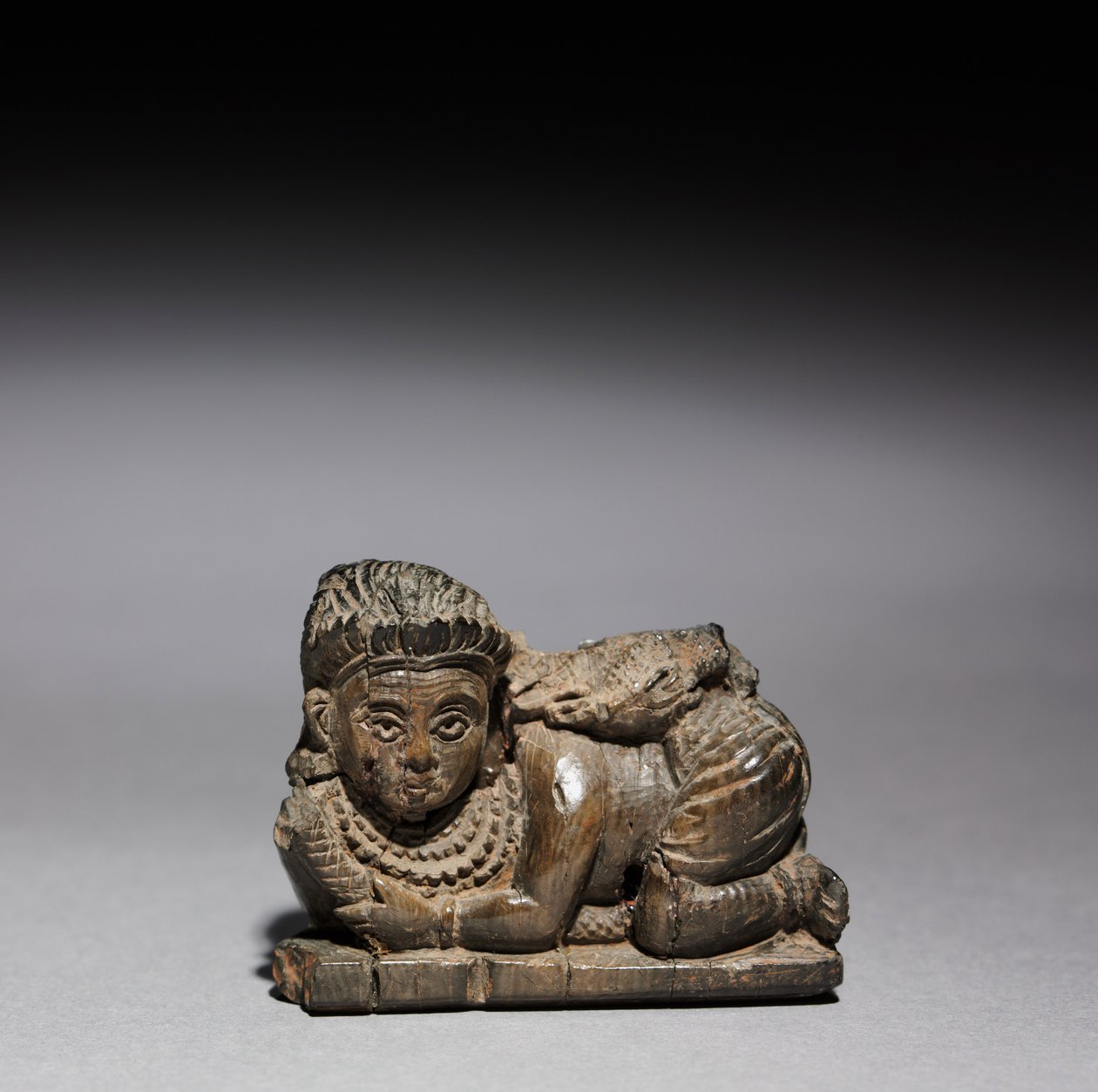 Figur einer kauernden Frau, 900-800 v. Chr. von Unbekannt